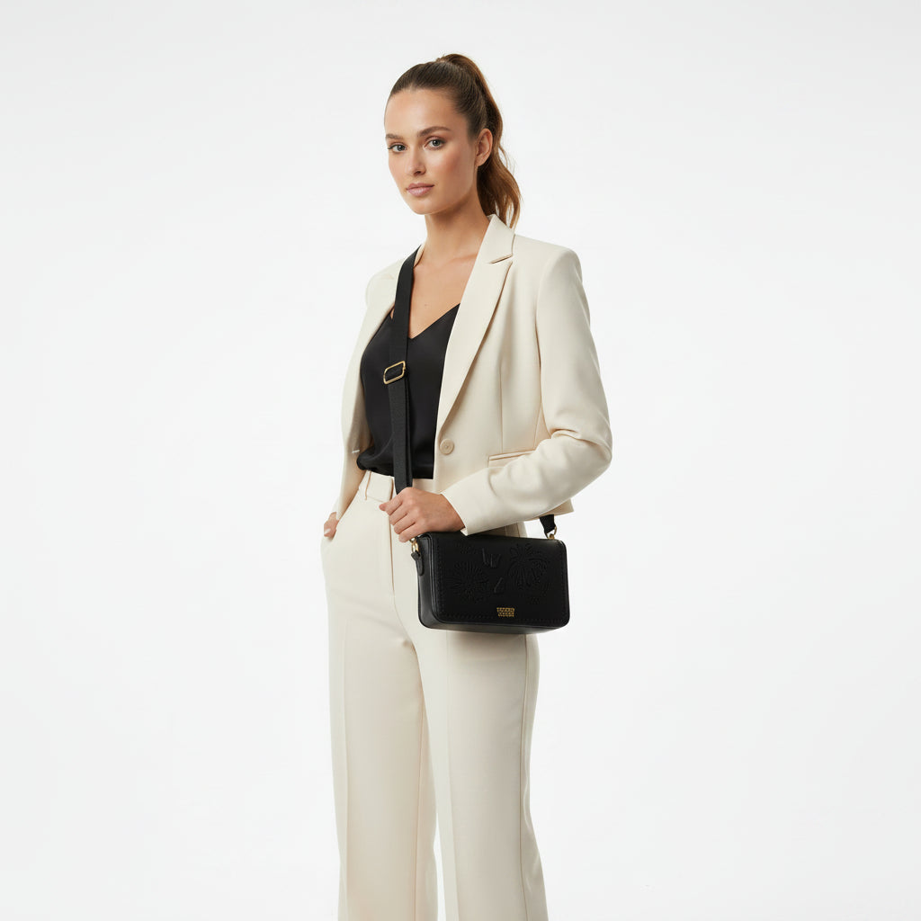 Bolso bandolera con diseño floral cortado en la solapa y mariposas en 3D - Moments by You
