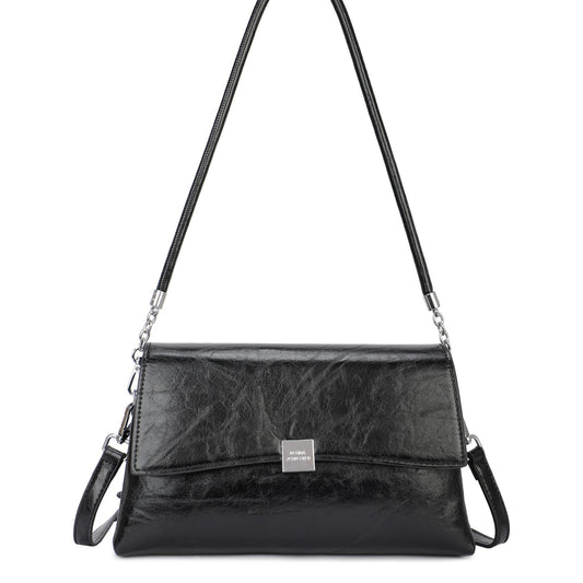 Bolso de hombro mediano con solapa y textura arrugada y acabado plata color negro - mbyou