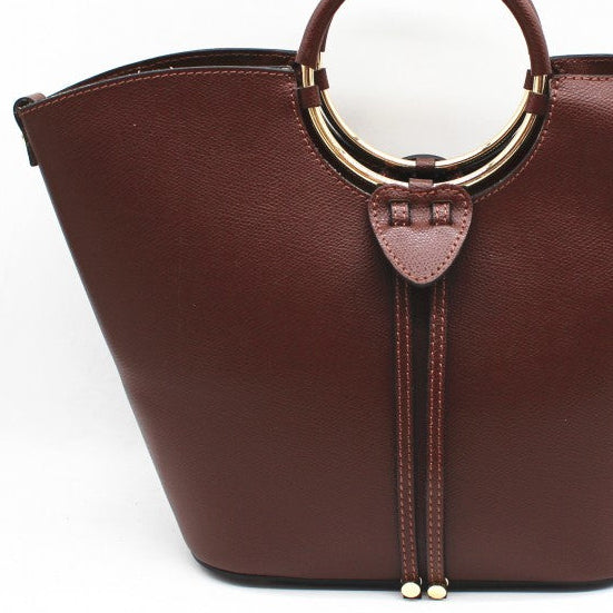 Bolso tipo capazo de piel 100% vacuno con un asa metálica redonda dorada color marrón chocolate - mbyou