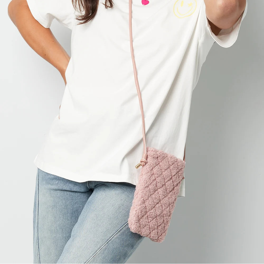 Bolso para el móvil con pelo de borrego en chocolate