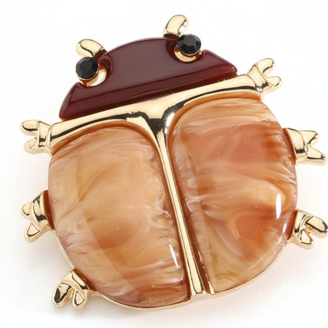 Broche en forma de mariquita en color marrón y acabado oro
