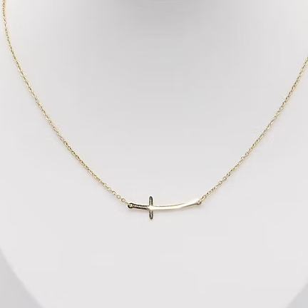 Gold heart pendant necklace