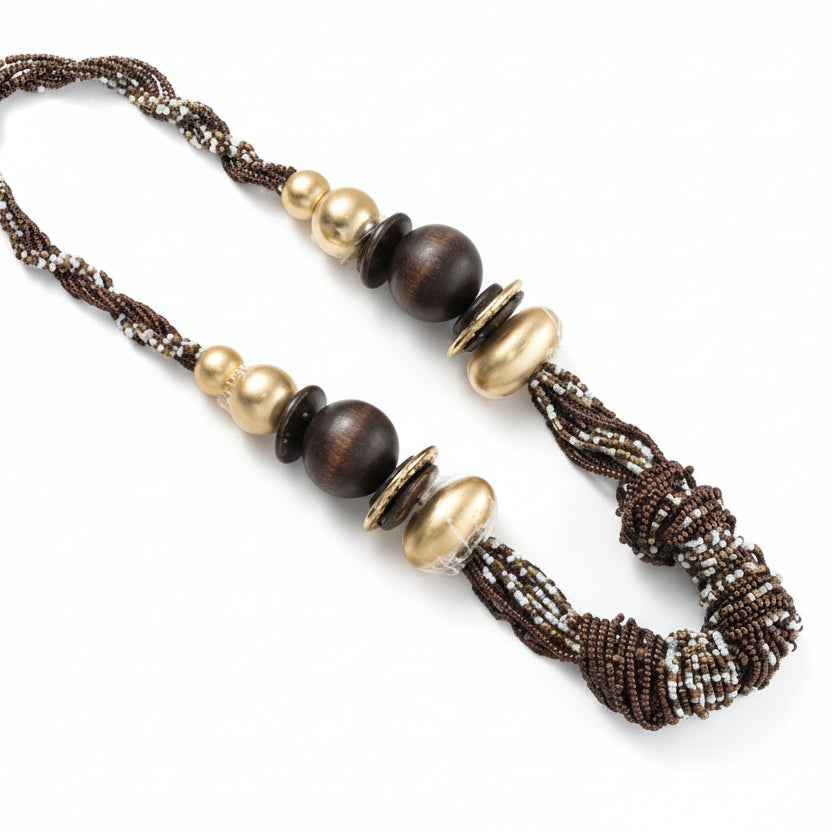 Collar largo artesanal trenzado con cuentas y detalles en dorado - Moments by You