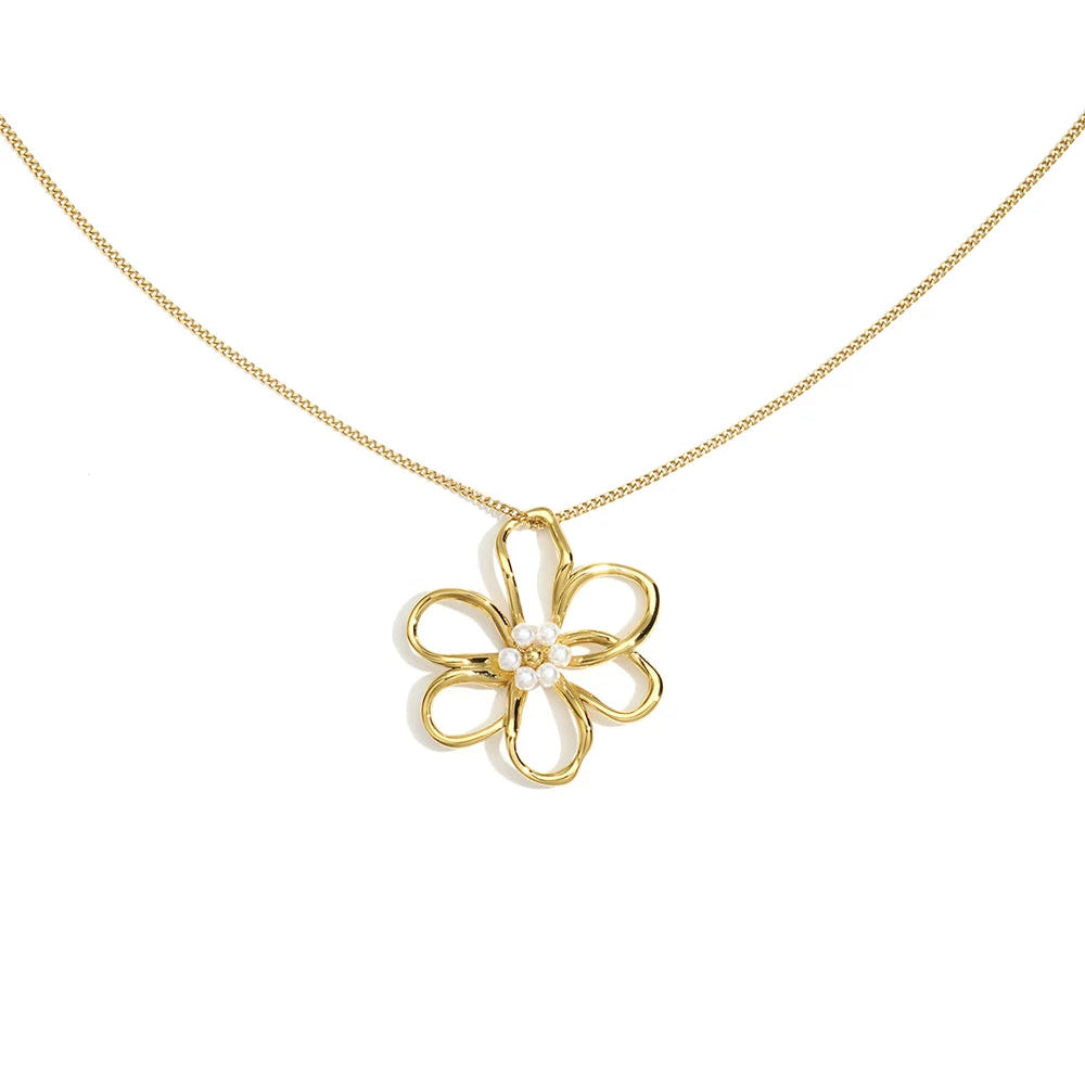 Collar largo de acero con dije mediano de flor y perlas acabado oro - Moments by You