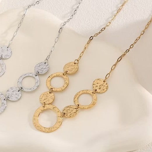 Collar de acero con círculos con textura rugosa acabado oro - Moments by You