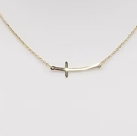 Gold heart pendant necklace