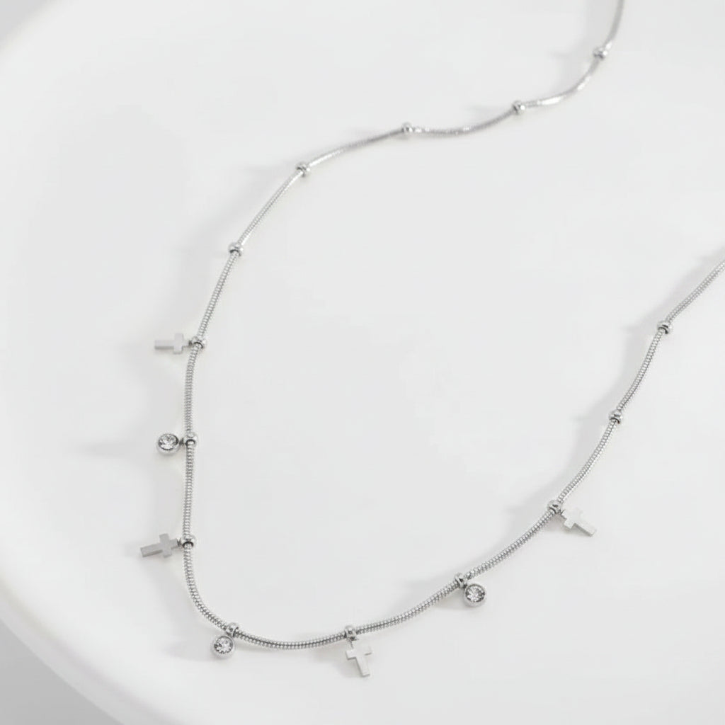 Collar de acero con dijes de cruces y circonitas