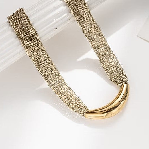 Collar de acero con malla y una figura irregular en acabado oro - Moments by You