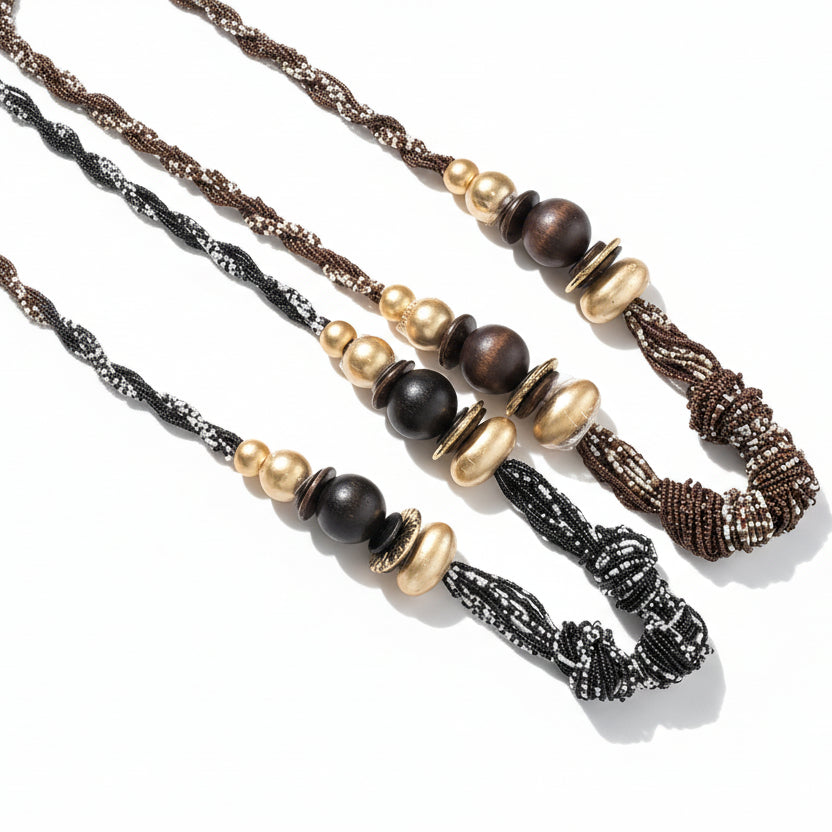 Collar largo artesanal trenzado con cuentas y detalles en dorado - Moments by You