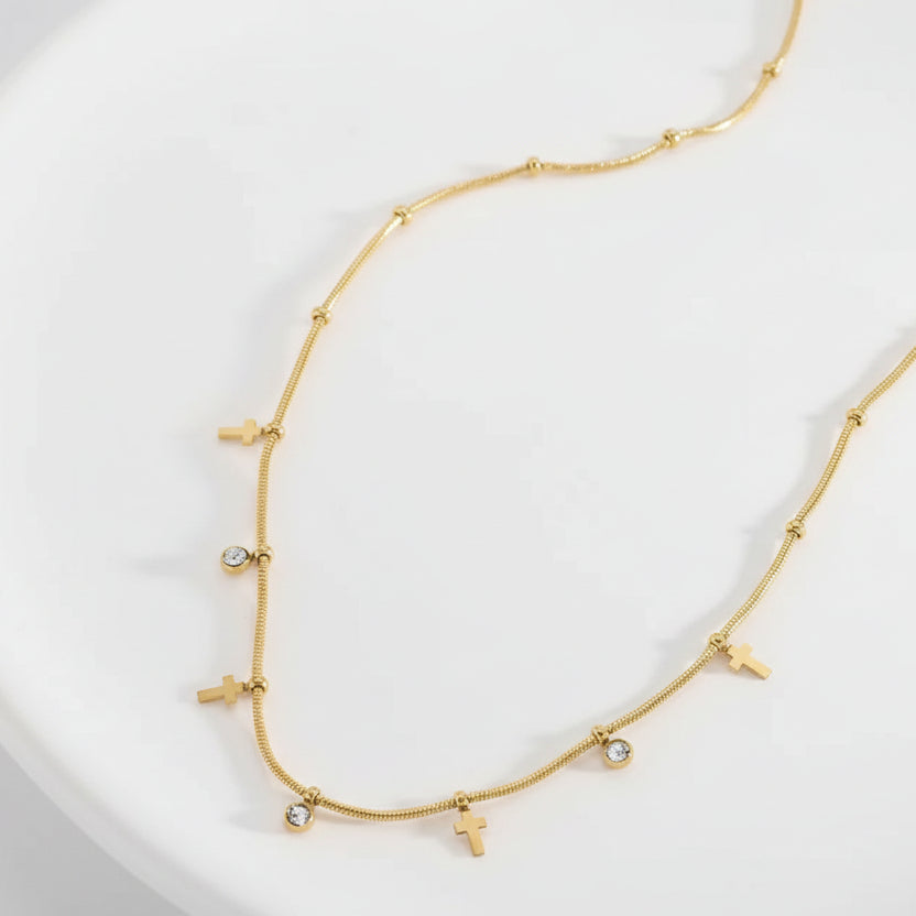 Collar de acero con dijes de cruces y circonitas en acabado oro - Moments by You