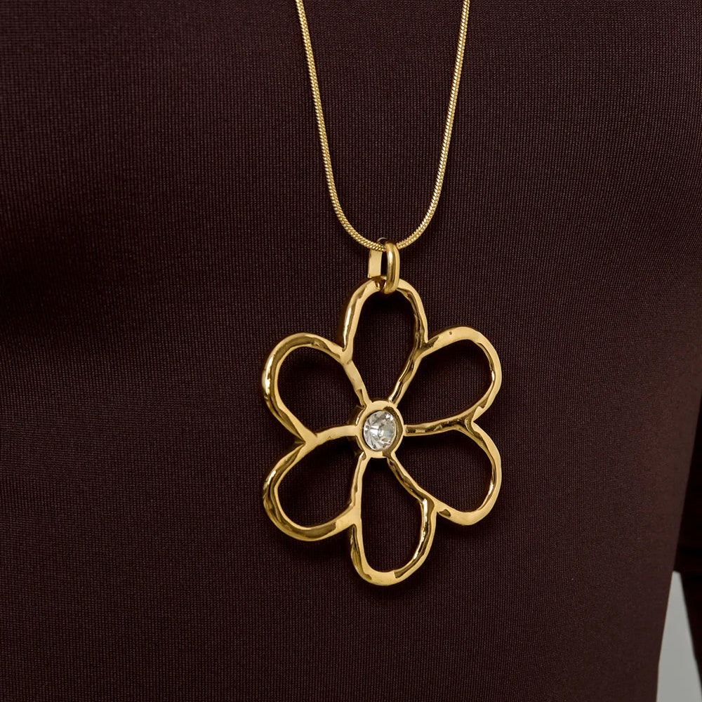 Collar largo de acero con dije grande de flor y circonita acabado oro