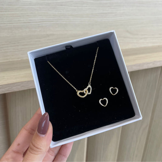 Pendientes cortos de corazón con circonitas