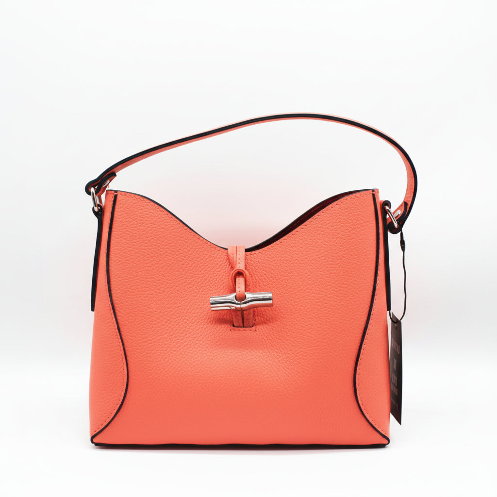 Look coral con toques blanquecinos (bolso + pendientes + collar)