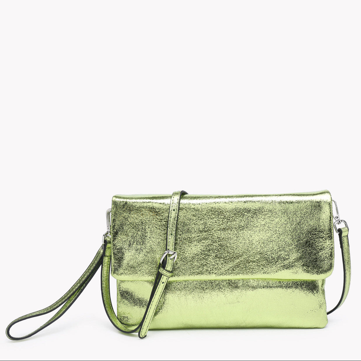 Bolso bandolera estilo sobre con solapa verde metalizado