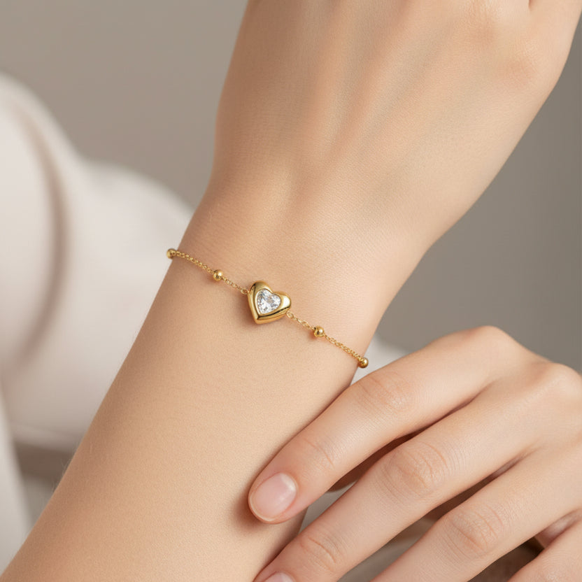 Pulsera de acero con dije de corazón con circonita en acabado oro - Moments by You