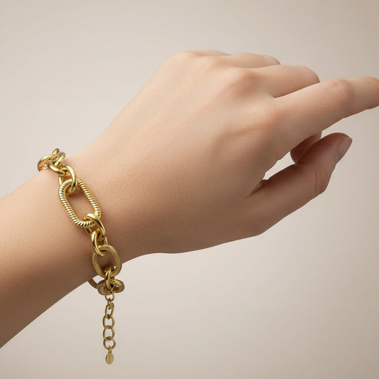 Pulsera de acero de eslabones con texturas y tamaños diferentes acabado oro - Moments by You