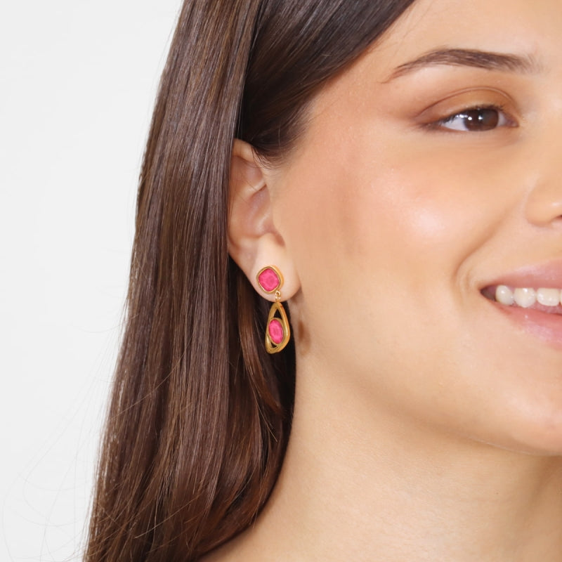 Pendientes de acero quirúrgico largos con cristales en varios colores y acabado oro