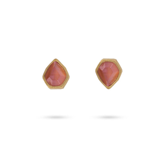 Pendiente corto de acero quirúrgico en forma de lágrima con una piedra de cristal en color rosa acabado oro - mbyou