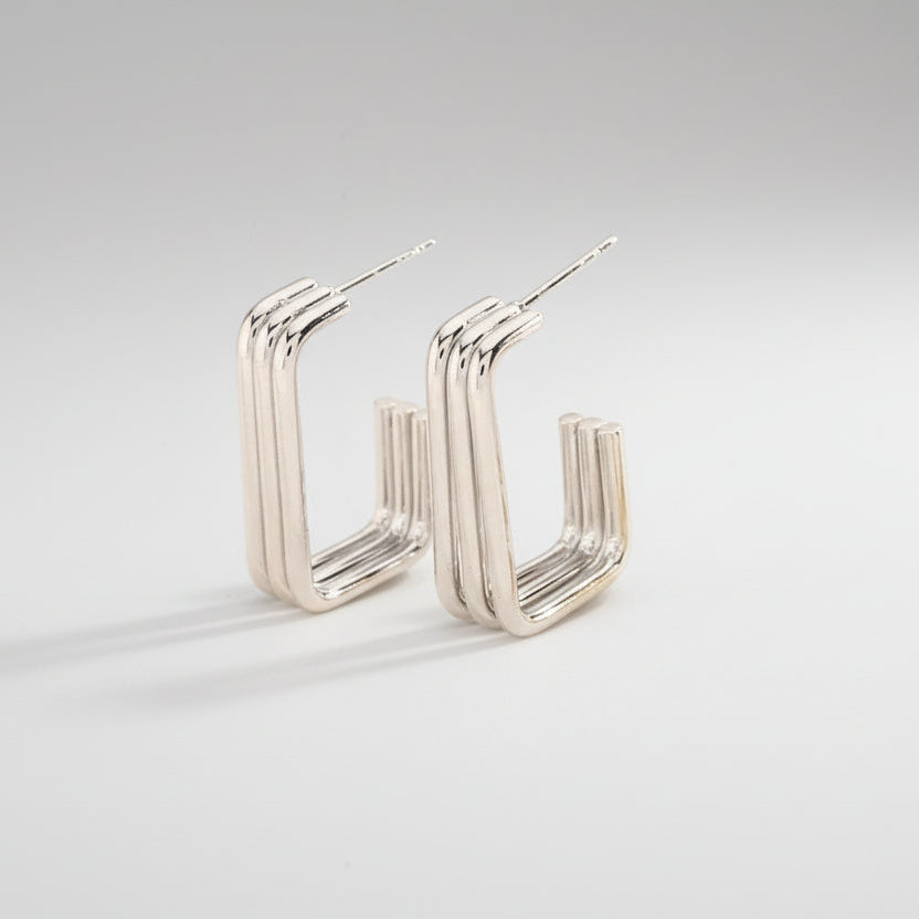 Pendientes de acero geométrico y de tres columnas acabado plata