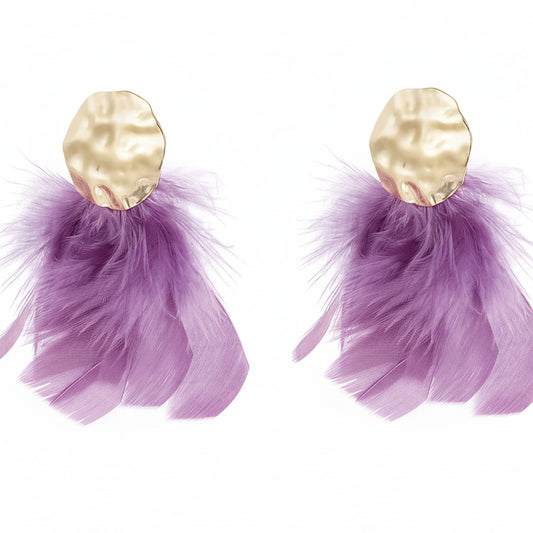 Pendientes largos metalizados con círculo y plumas acabado oro - Moments by You