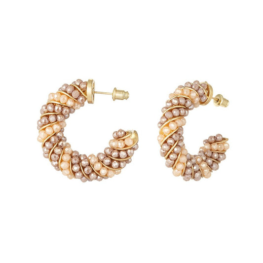 Pendientes de cobre en forma de aro con brillitos beige en diferentes tonos acabado oro - mbyou
