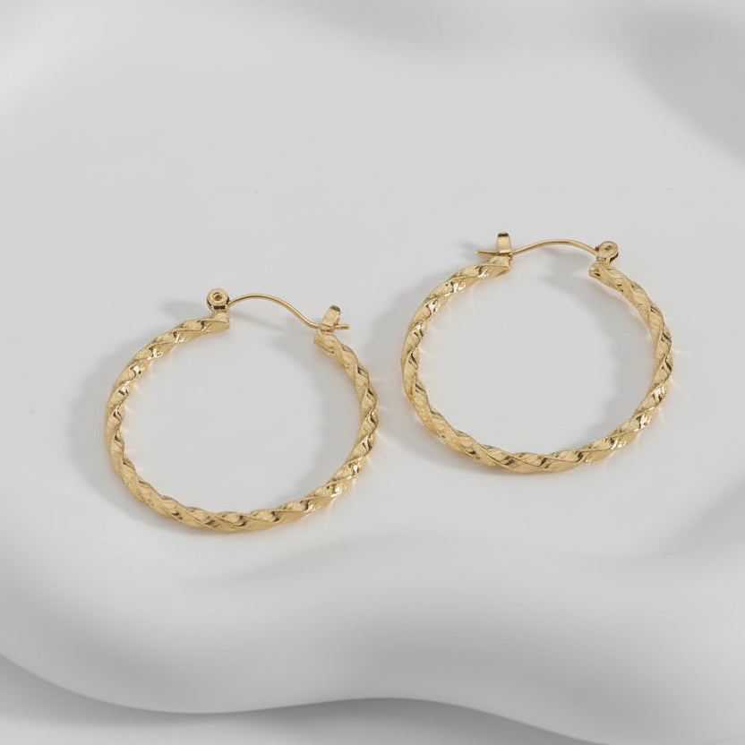 Pendientes de acero largos en forma de aro medianos con textura rugosa y trenzada - Moments by You