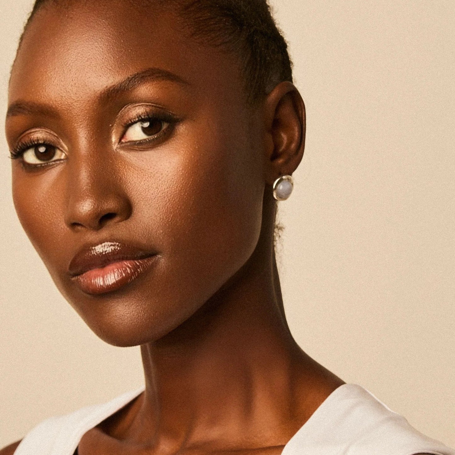 Pendientes botón circulares plata S925 y piedras semipreciosas ojo de tigre marrón veteado  - mbyou