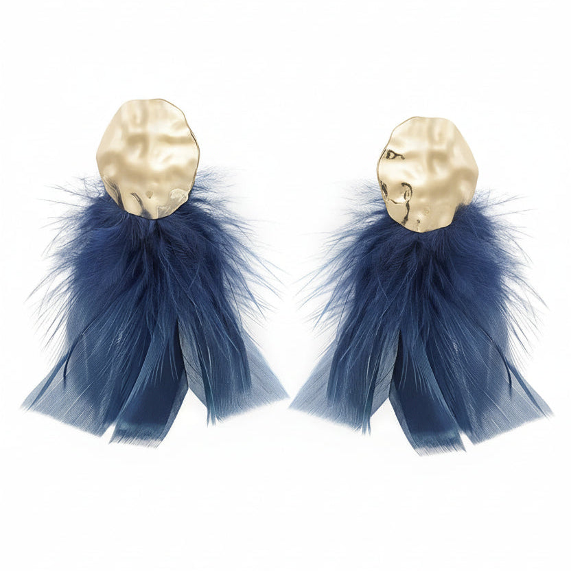 Pendientes largos metalizados con círculo y plumas acabado oro - Moments by You