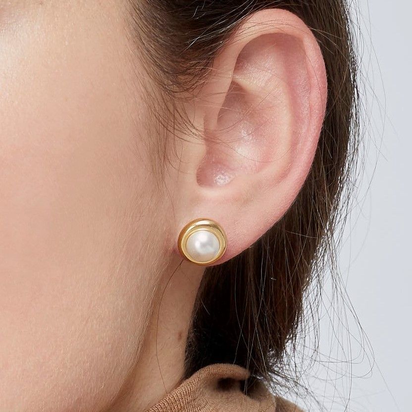 Pendientes botón circulares bañado en oro de 24k con perlas cultivadas acabado oro  - mbyou