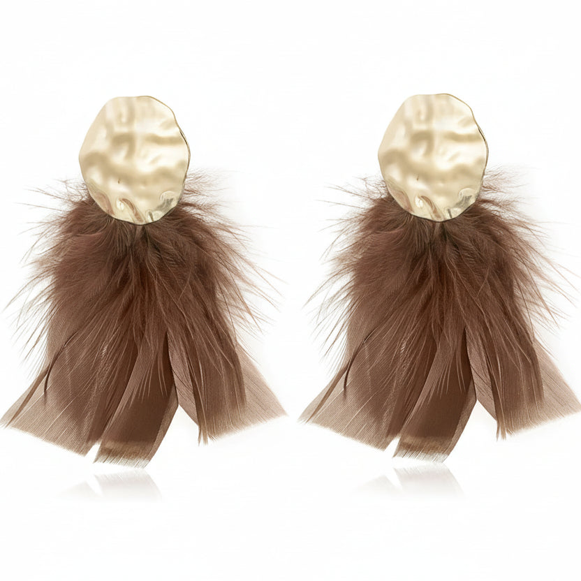 Pendientes largos metalizados con círculo y plumas acabado oro - Moments by You