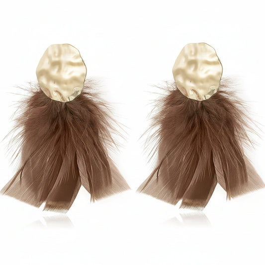 Pendientes largos metalizados con círculo y plumas acabado oro - Moments by You