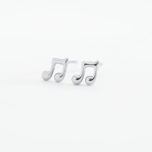Pendientes cortos y pequeños de acero en forma de nota musical - Moments by You