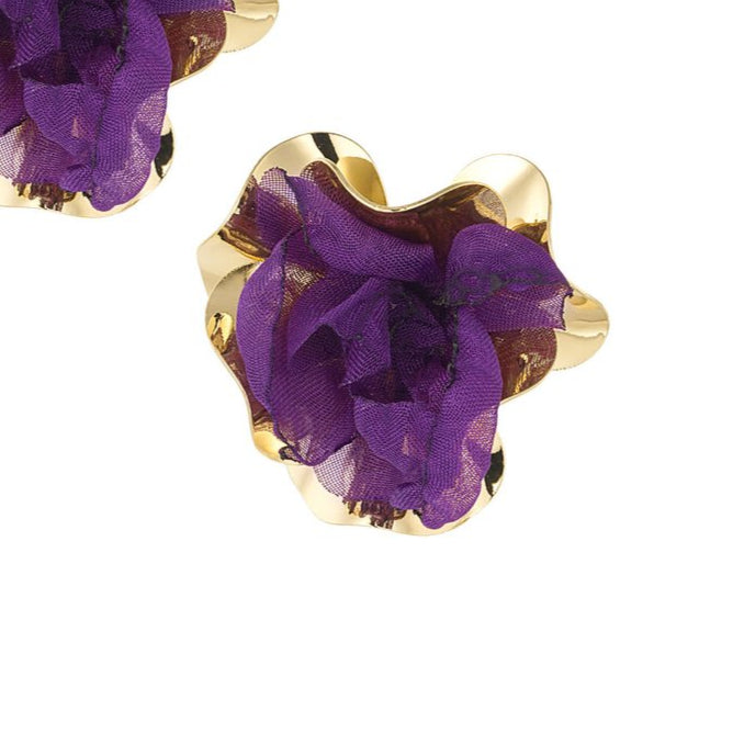 Pendientes metalizados forma de flor con tela morada acabado oro- mbyou