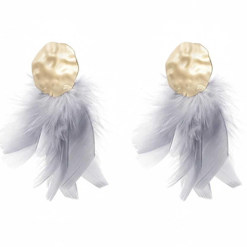 Pendientes largos metalizados con círculo y plumas acabado oro - Moments by You
