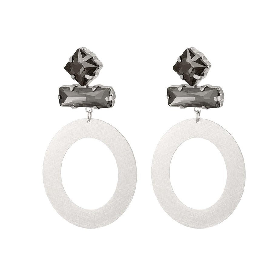 Pendientes de metal con cristales en color negro y un aro con acabado mate plata  - mbyou