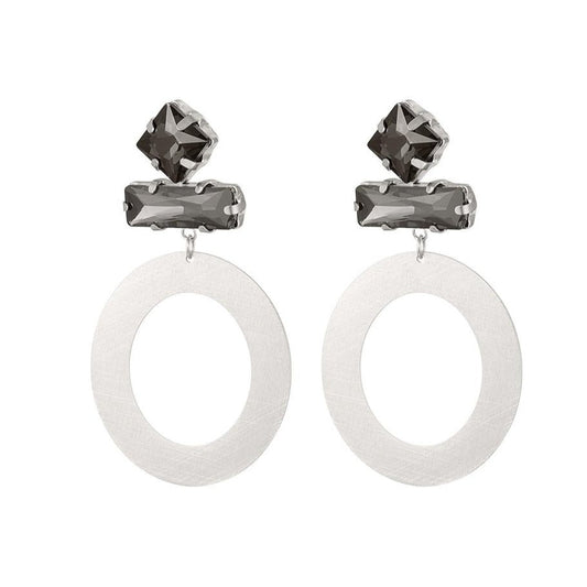 Pendientes de metal con cristales en color negro y un aro con acabado mate plata  - mbyou