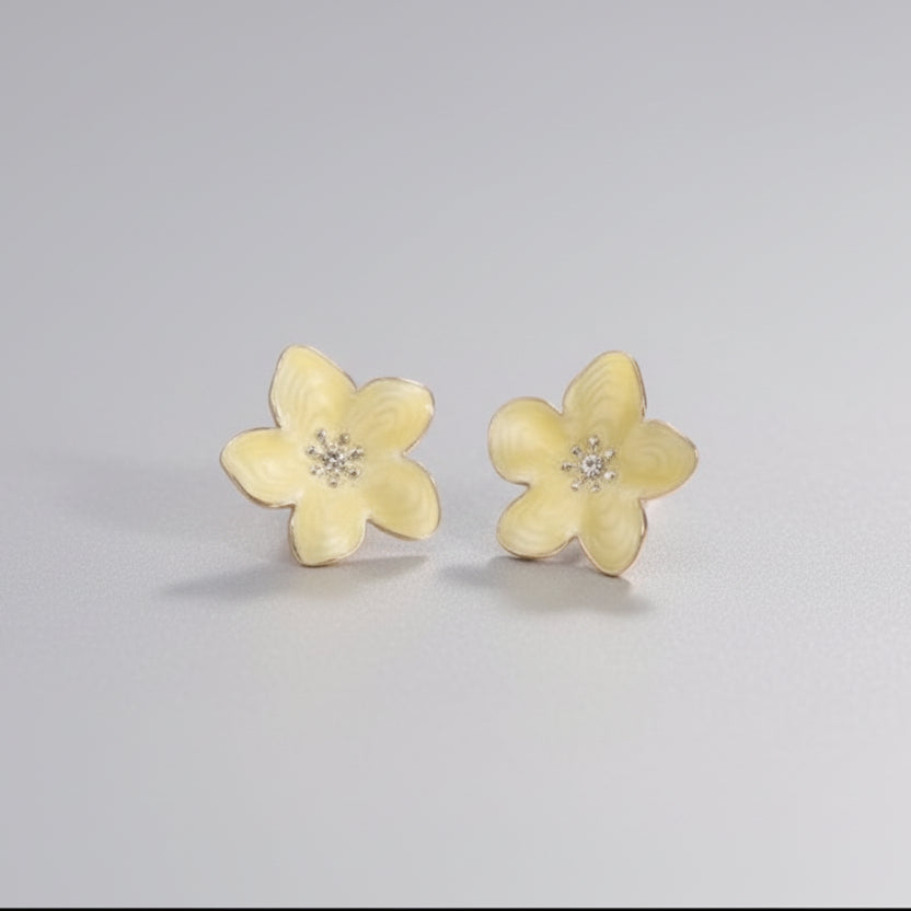 Pendientes pegados al lóbulo grandes con forma de flor en amarillo anacarado y acabado oro - Moments by You