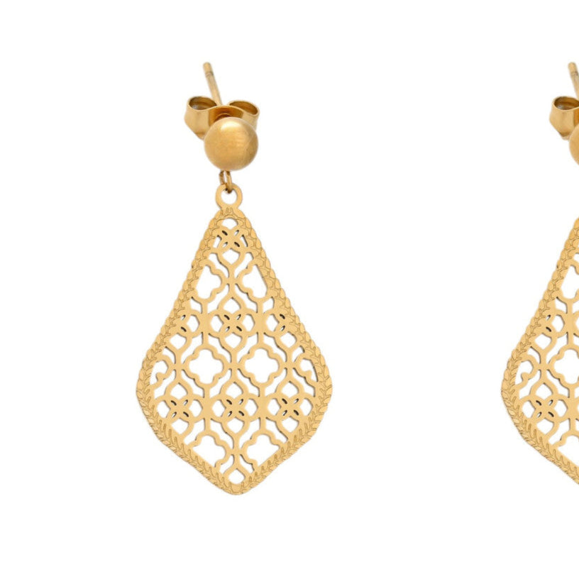 Pendientes largos con forma de lágrima y diseño de filigrana acabado oro - mbyou