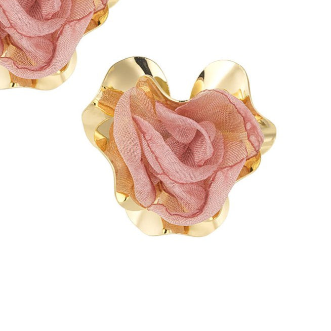Pendientes forma de flor con tela rosa claro y metal acabado oro- mbyou