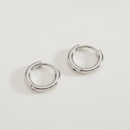 Pendientes cortos de acero inoxidable de tipo aro pequeño con diseño liso - Moments by You