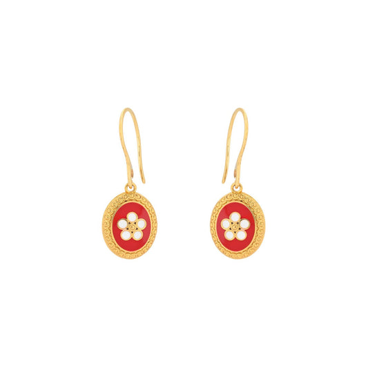 Pendientes largos de acero con charm de flor con texturas y fondo rojo oro