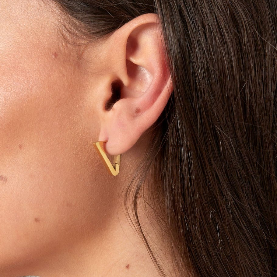 Pendientes de acero inoxidable en forma triangular acabado oro - mbyou