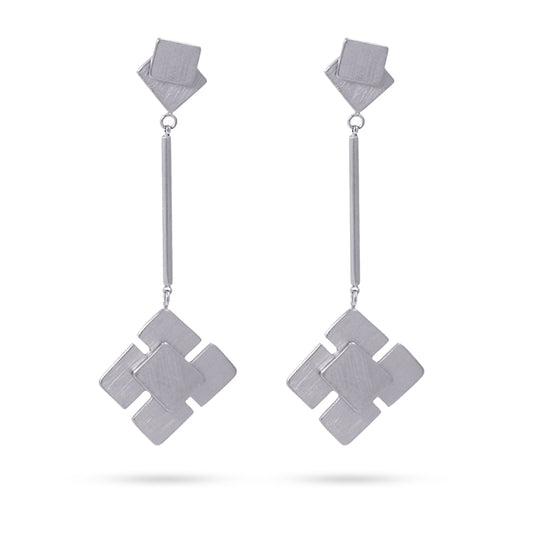 Pendientes largos de acero pulido mate con diseño de cuadrados desprendidas en un palo recto acabado plata  - mbyou