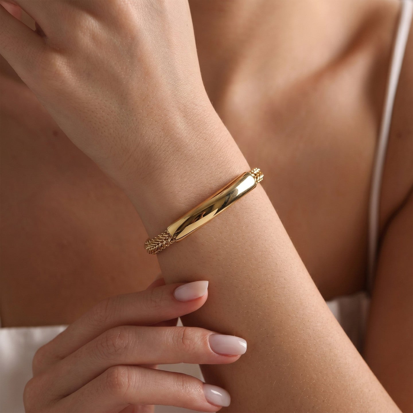 Pulsera acero tipo esclava con la placa cilíndrica