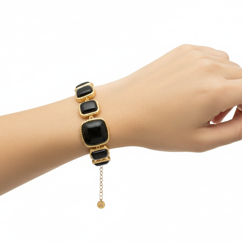Pulsera con piedras naturales cuadradas en color negro bañado en oro acabado oro - mbyou - Moments by You