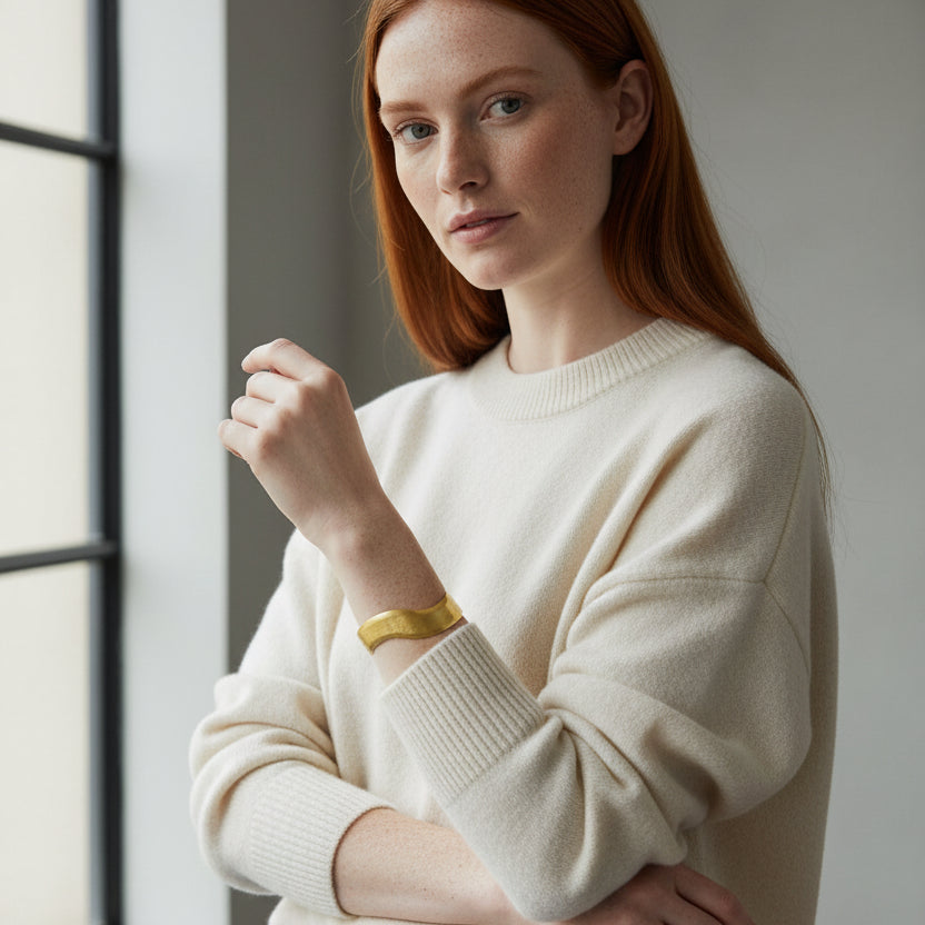 Pulsera irregular rígida abierta en acabado mate y efecto rallado - Moments by You