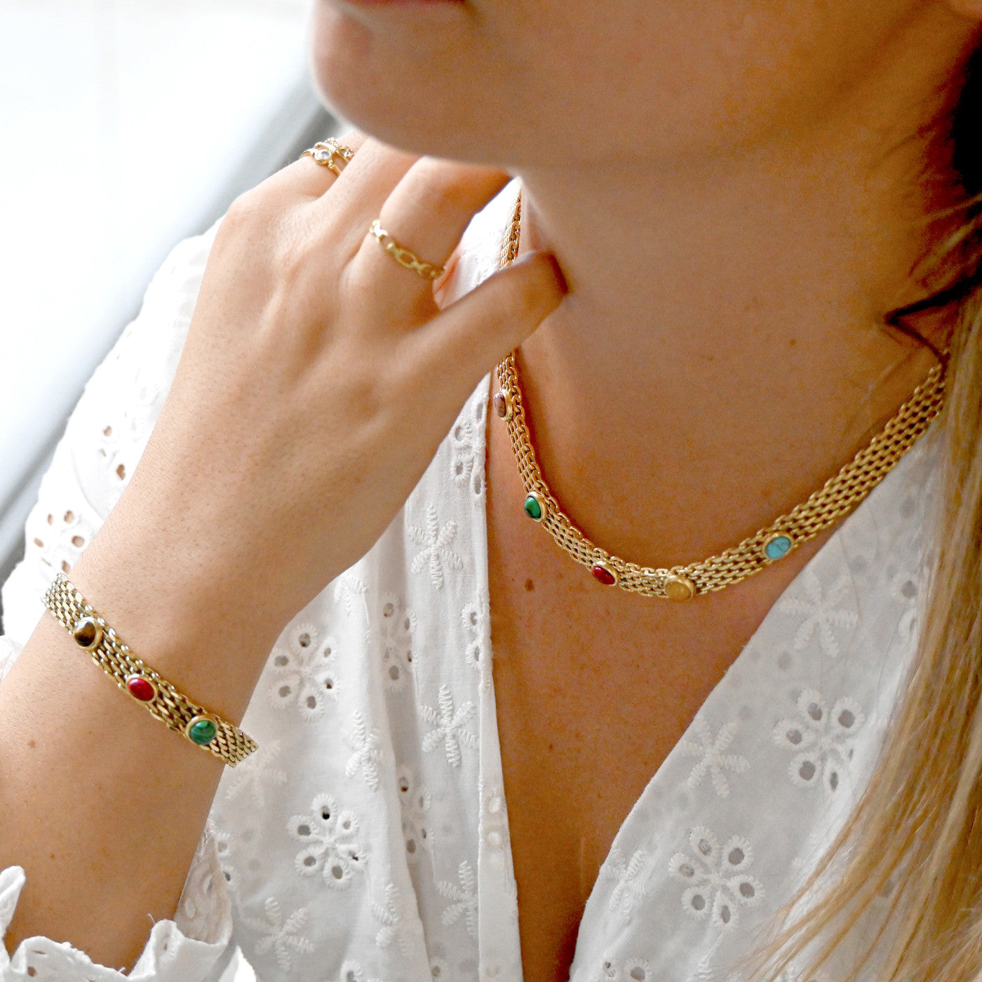 Pulsera de acero trenzado con piedras de colores